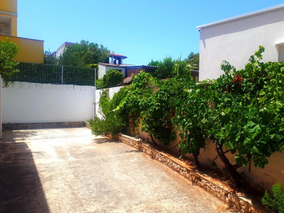 Grandpa Beach House Слатине Экстерьер фото